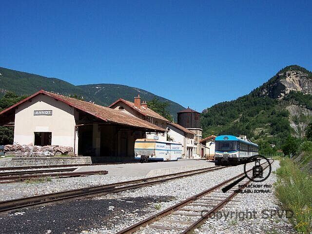 Vlak číslo 3 zastavil při cestě do Digne také v Annotu.